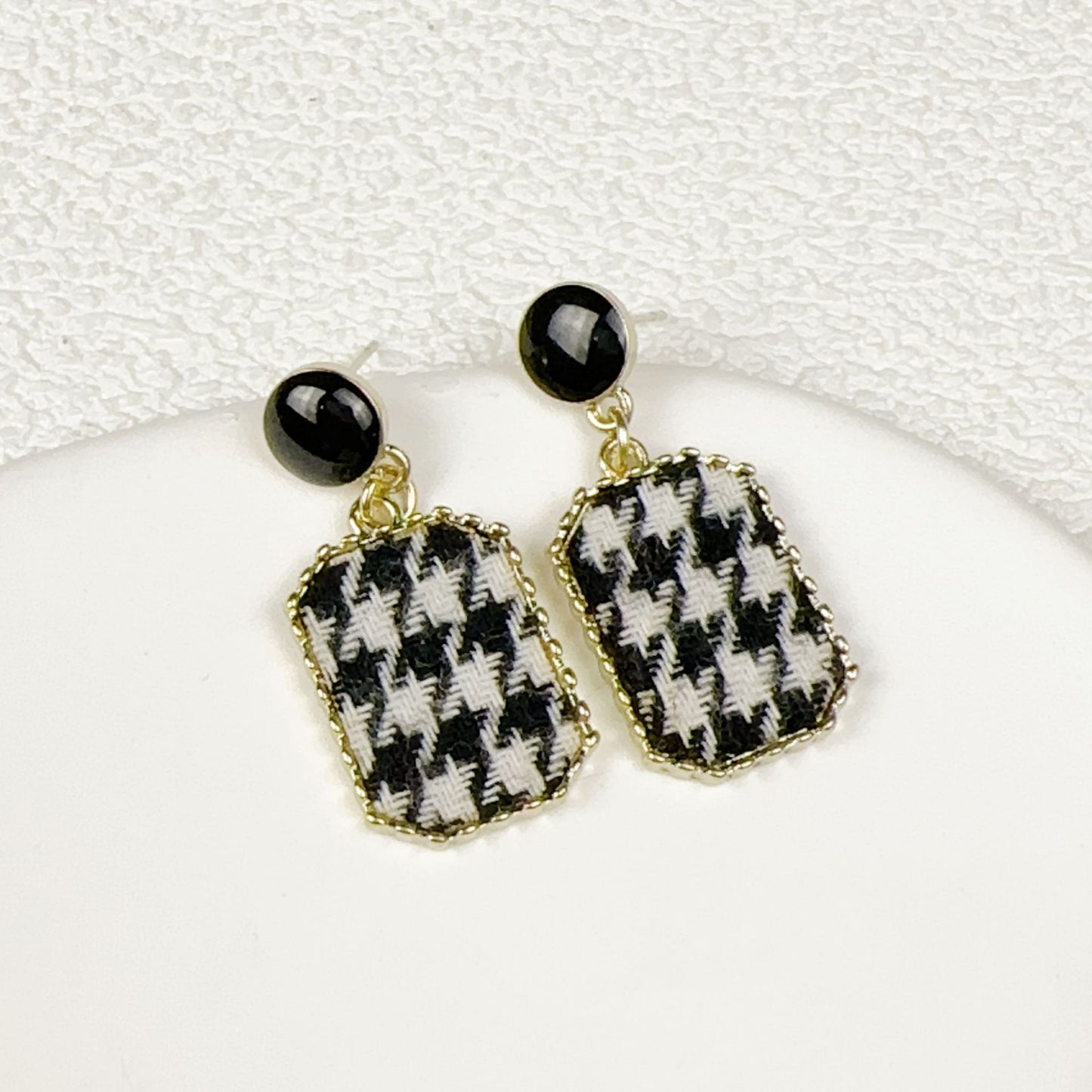 Women's Light Luxury Chessboard Plaid Love Heart Earrings
