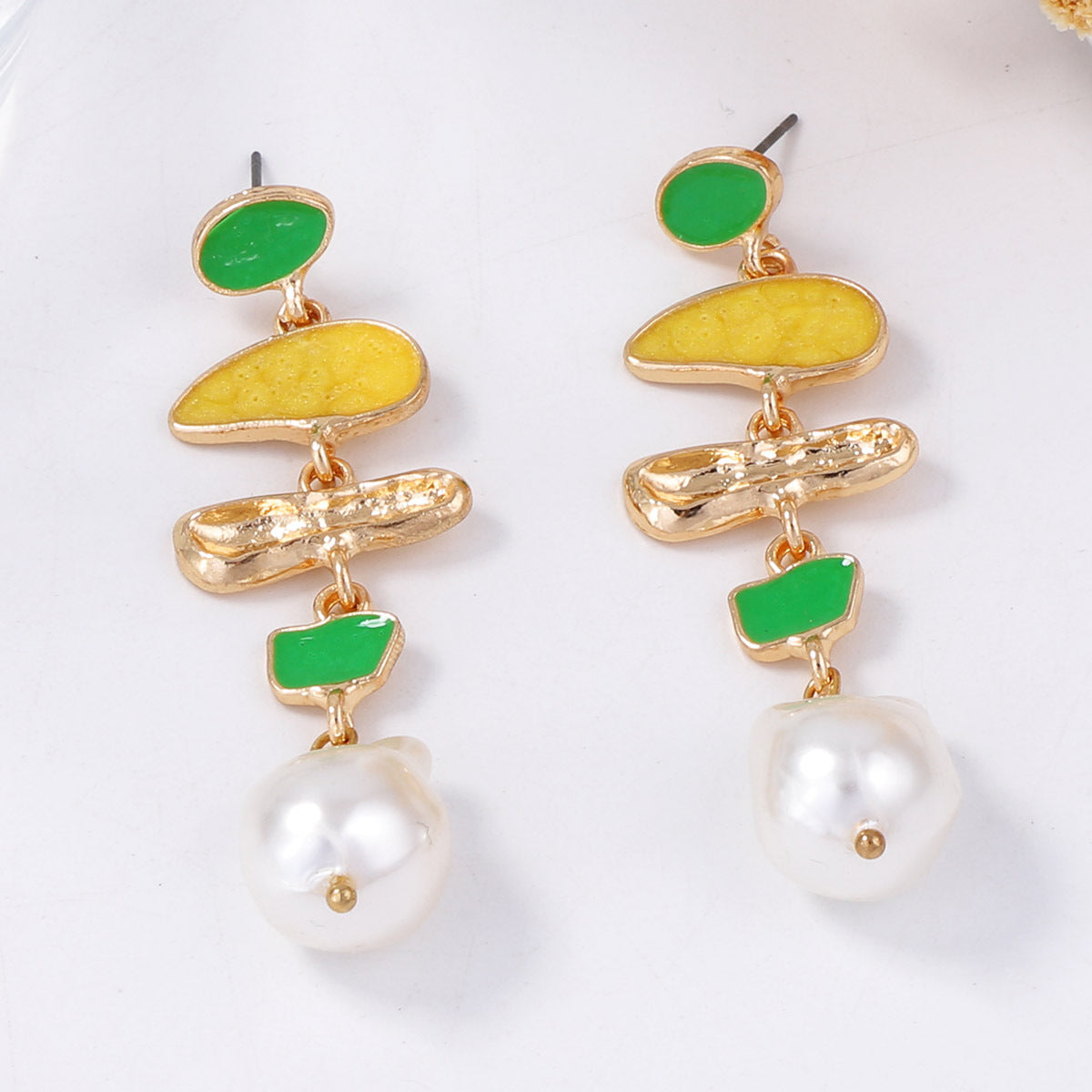 Fashion Irregular Geometric Inlaid Pearl Fresh Girly Earrings