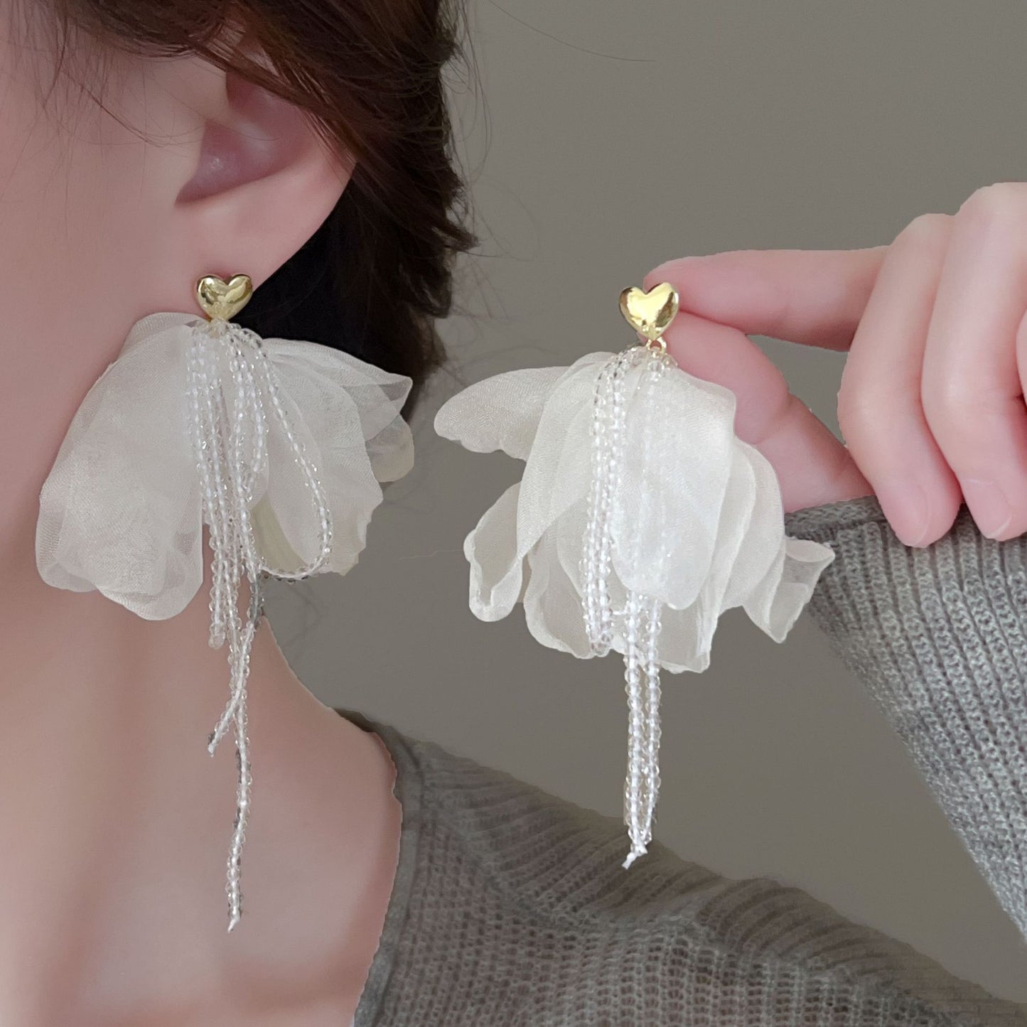 Women's Chiffon Flower Pearl High-grade Simple Minority Earrings