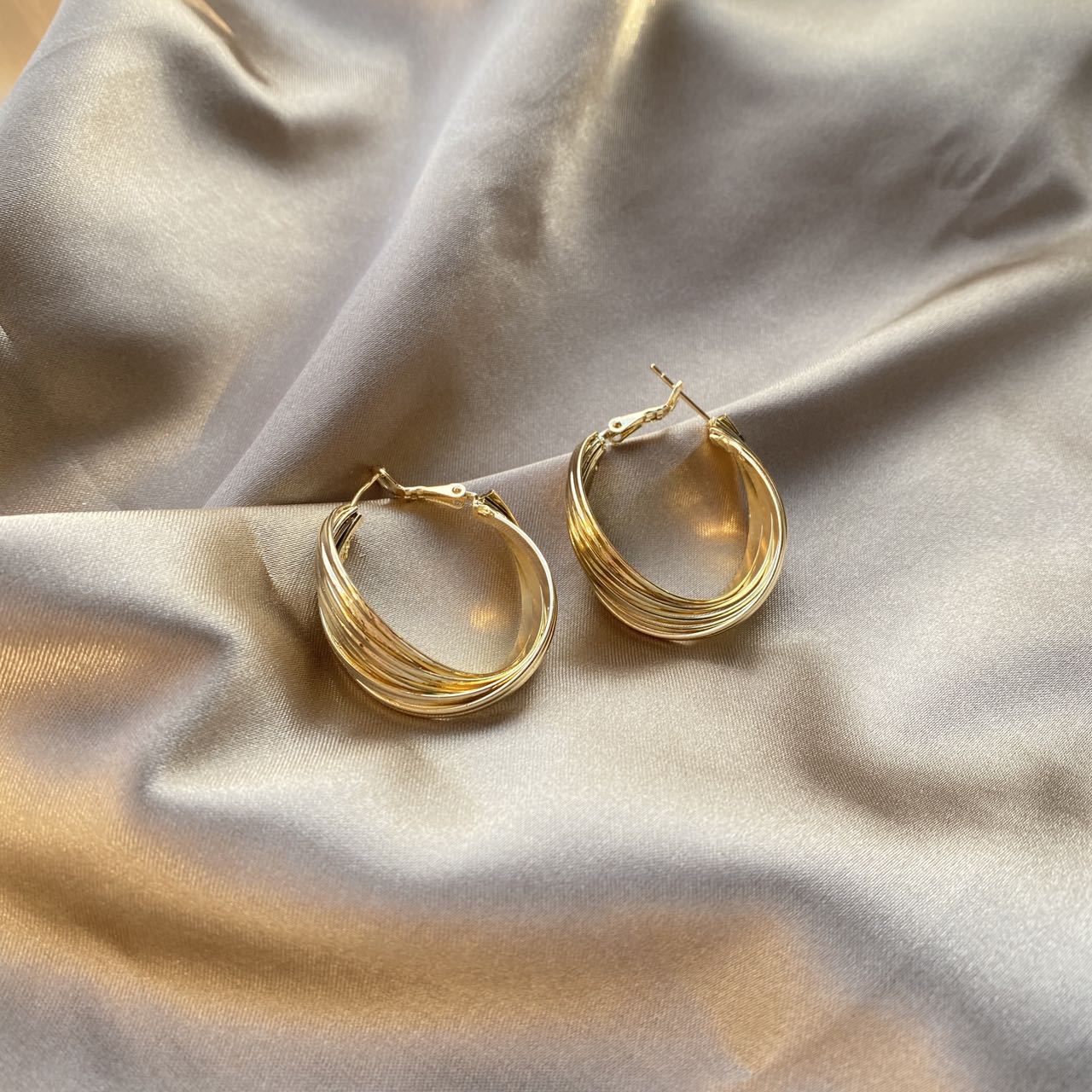 Women's Metal Simplicity Geometric Cold Style High-grade Light Luxury Earrings
