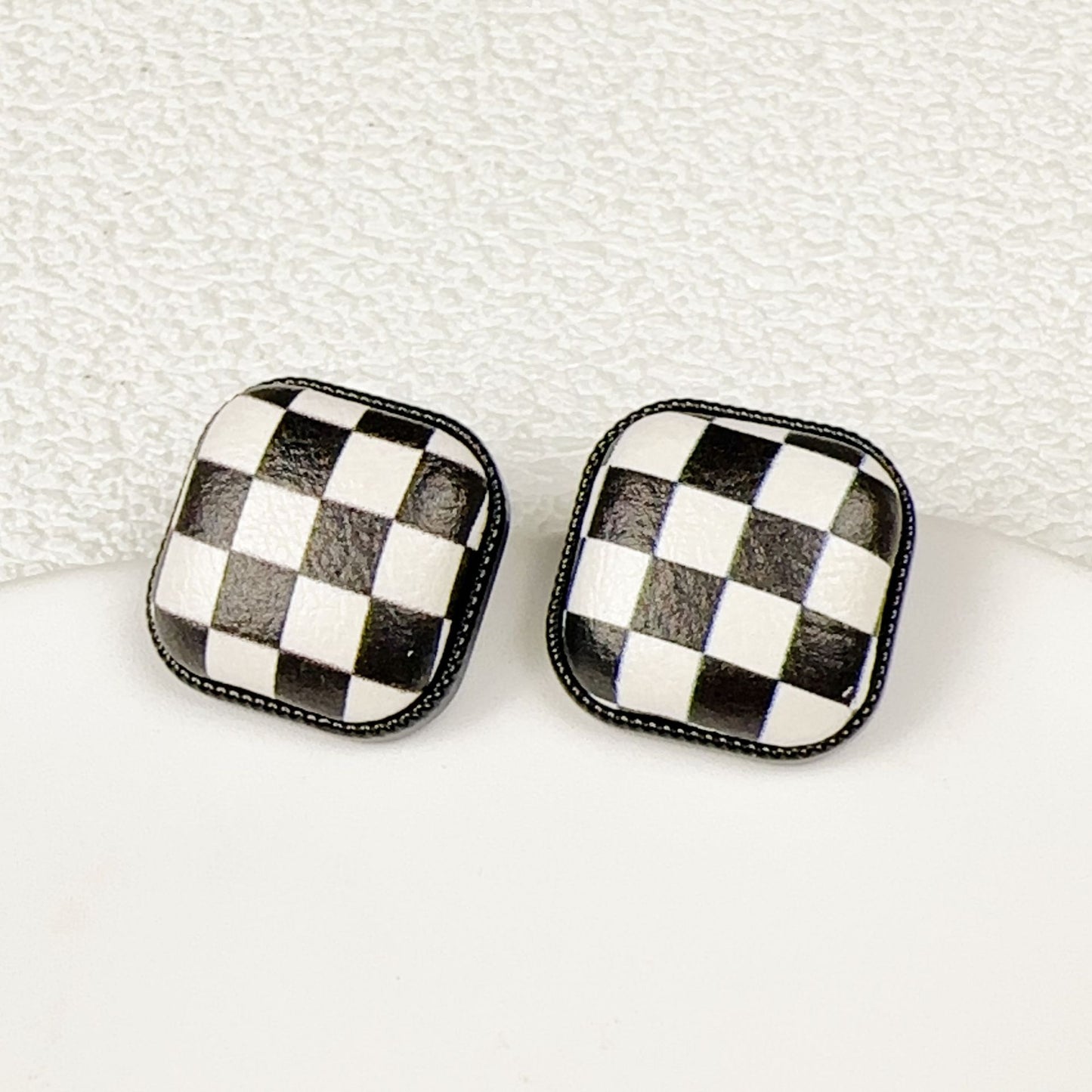 Women's Light Luxury Chessboard Plaid Love Heart Earrings