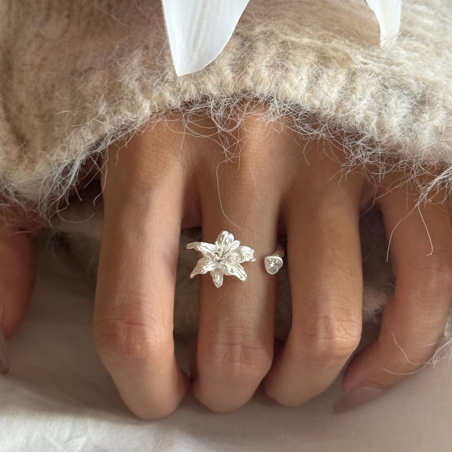 Lily Series Niche Advanced Simple Romantic Ring
