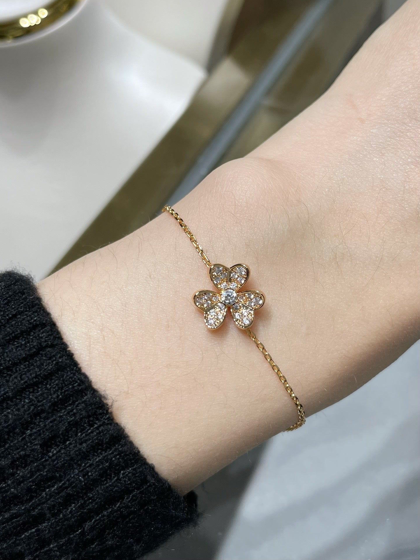 Women's Gold Single Flower Clover Petal Full Diamond Three Necklace