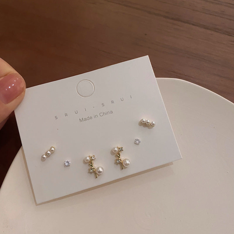 Women's Gentle Elegant Pearl Earings Set Design Earrings