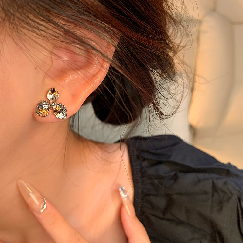 Women's Korean Simple Small Flowers High-grade Metal Earrings