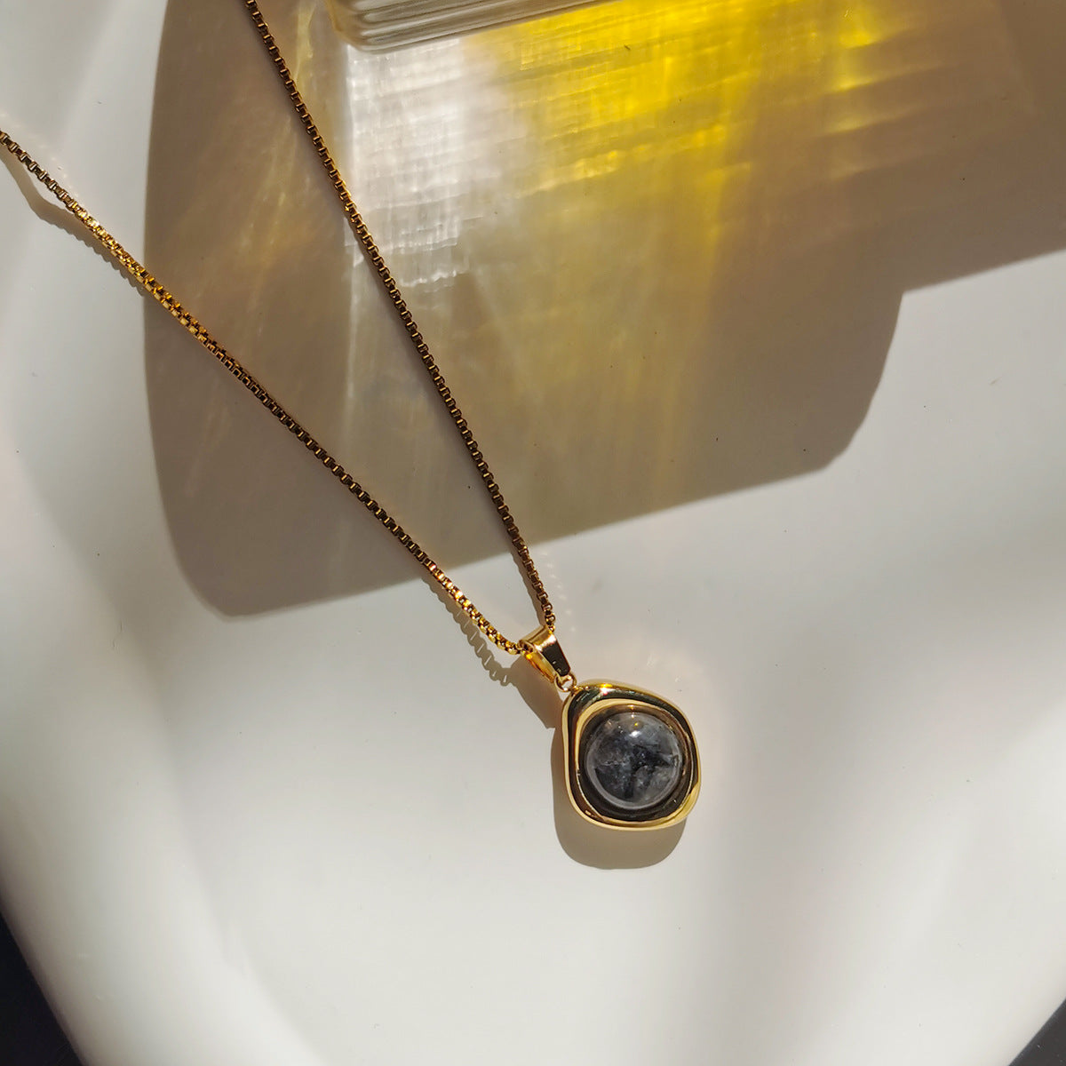 Women's Eye Retro Premium Light Luxury Minority Gold Necklace