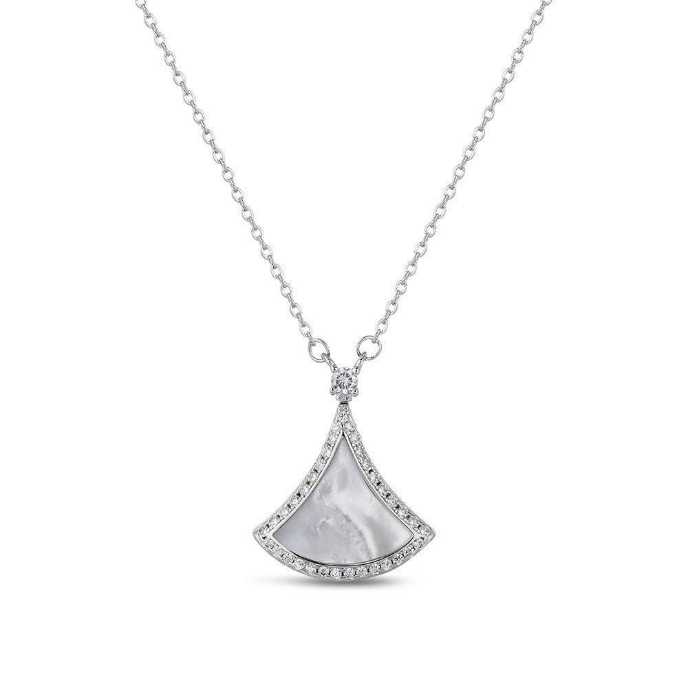 Women's Bao J High Quality V Gold Necklaces