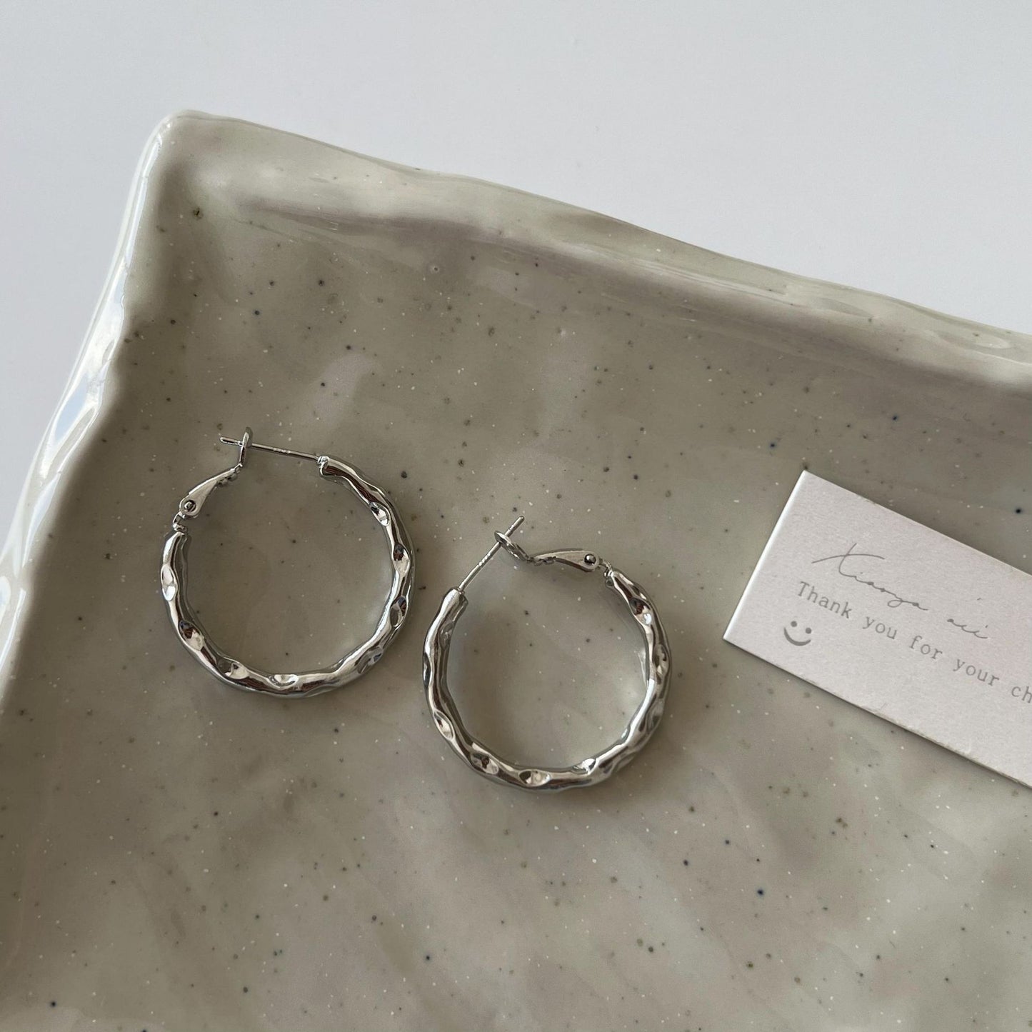 Women's Sier Needle Hoop Hammer Pattern Irregular Earrings