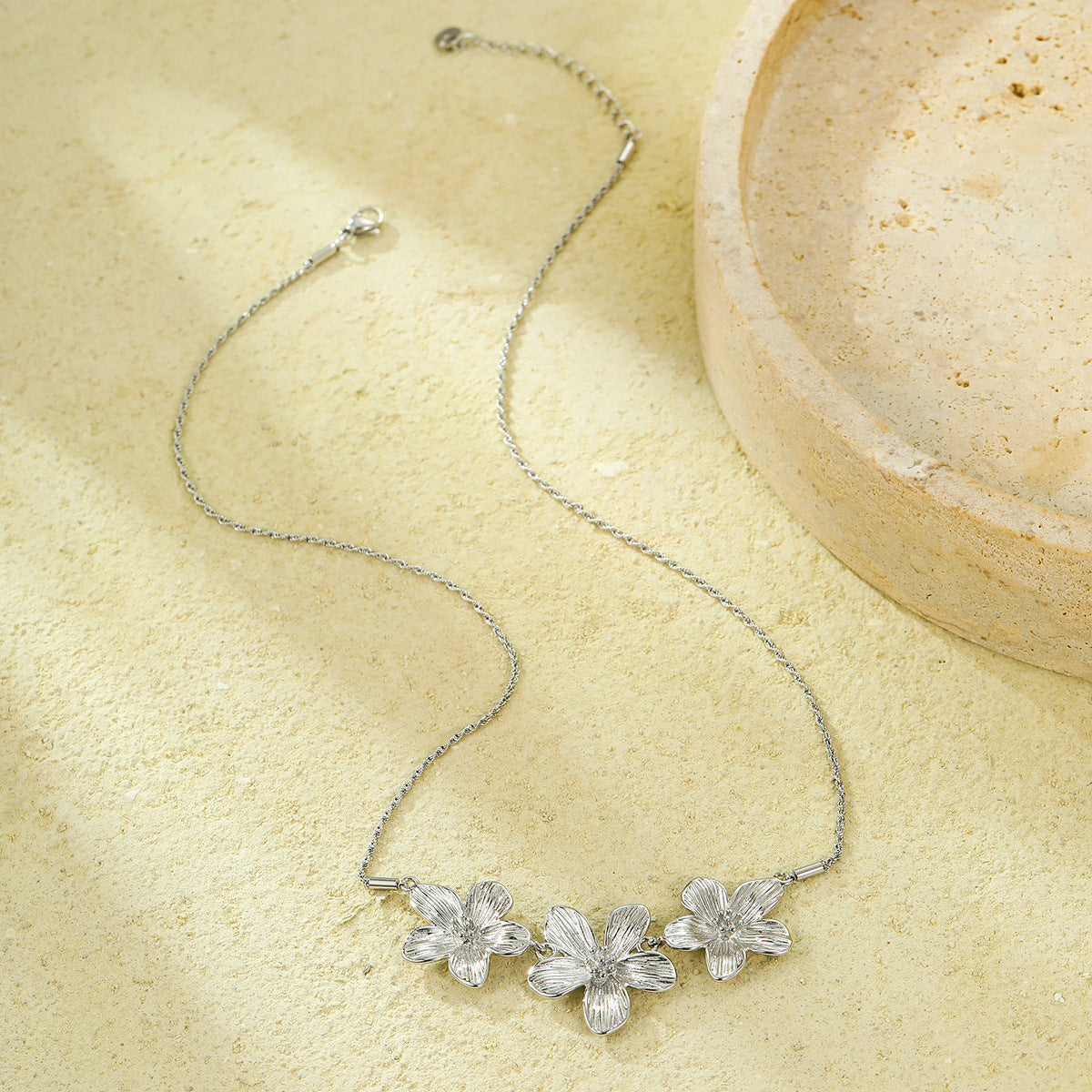 Pleated Flower Fashion Metal Clavicle Chain Necklaces
