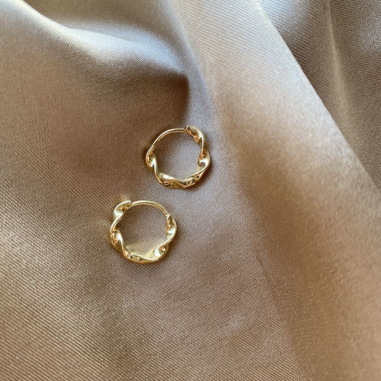 Women's Metal Simplicity Geometric Cold Style High-grade Light Luxury Earrings