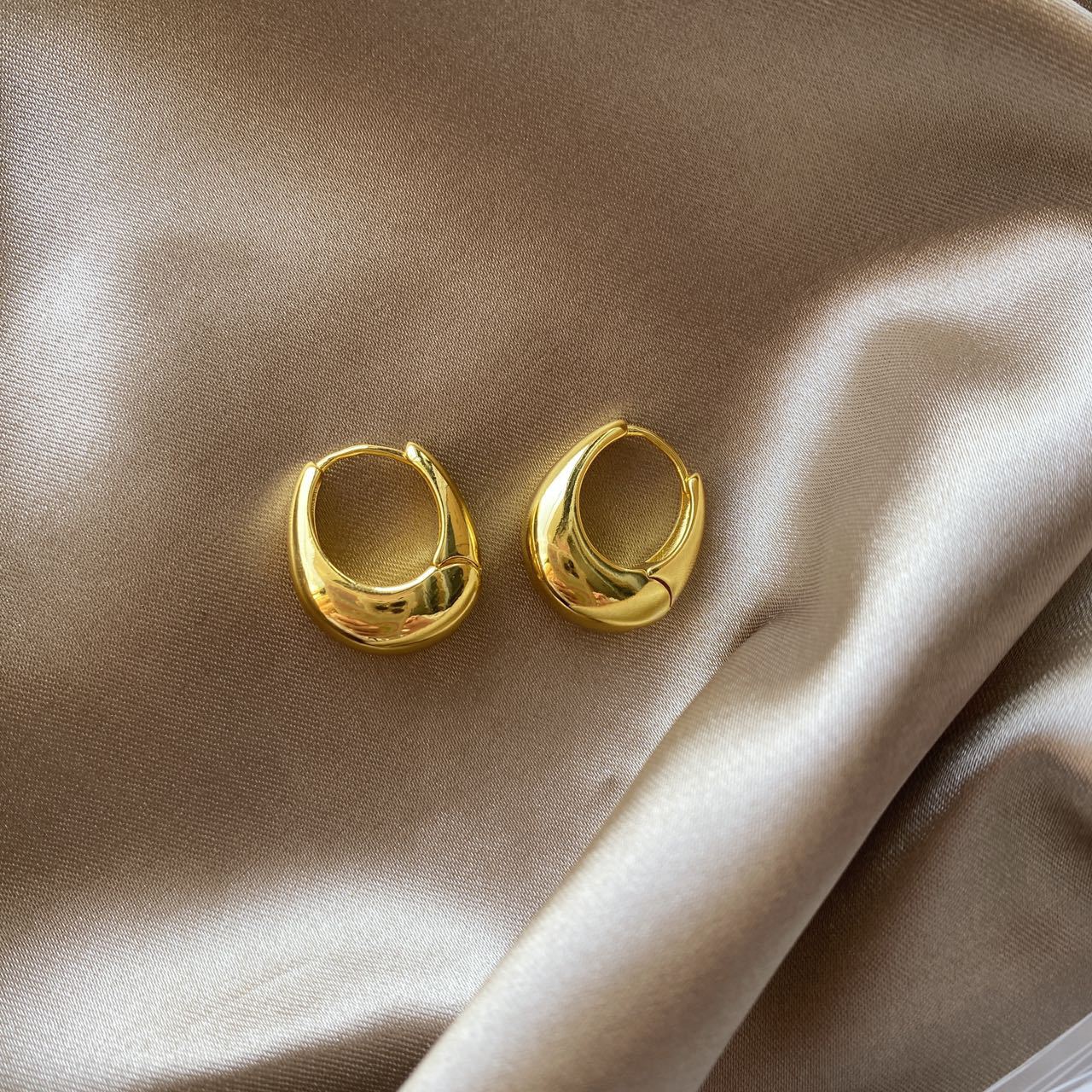 Women's Metal Simplicity Geometric Cold Style High-grade Light Luxury Earrings