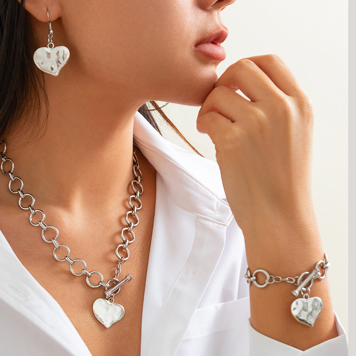 Lava Irregular Heart-shaped Niche Pleated Round Necklaces
