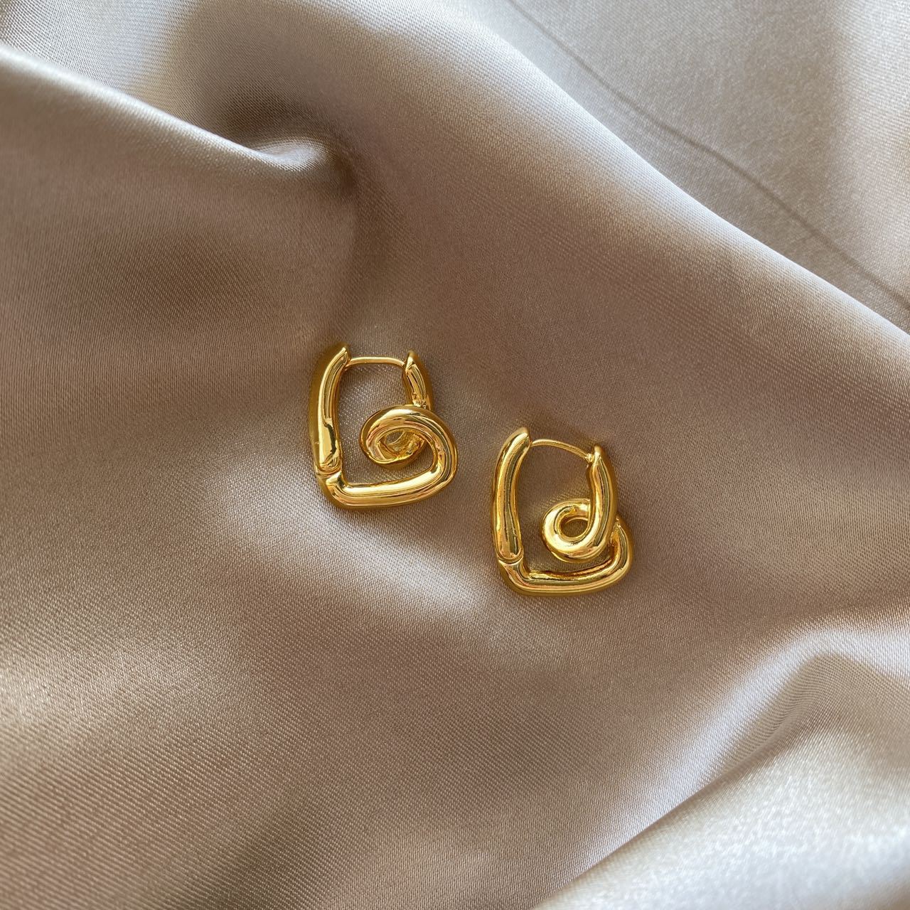 Women's Metal Simplicity Geometric Cold Style High-grade Light Luxury Earrings