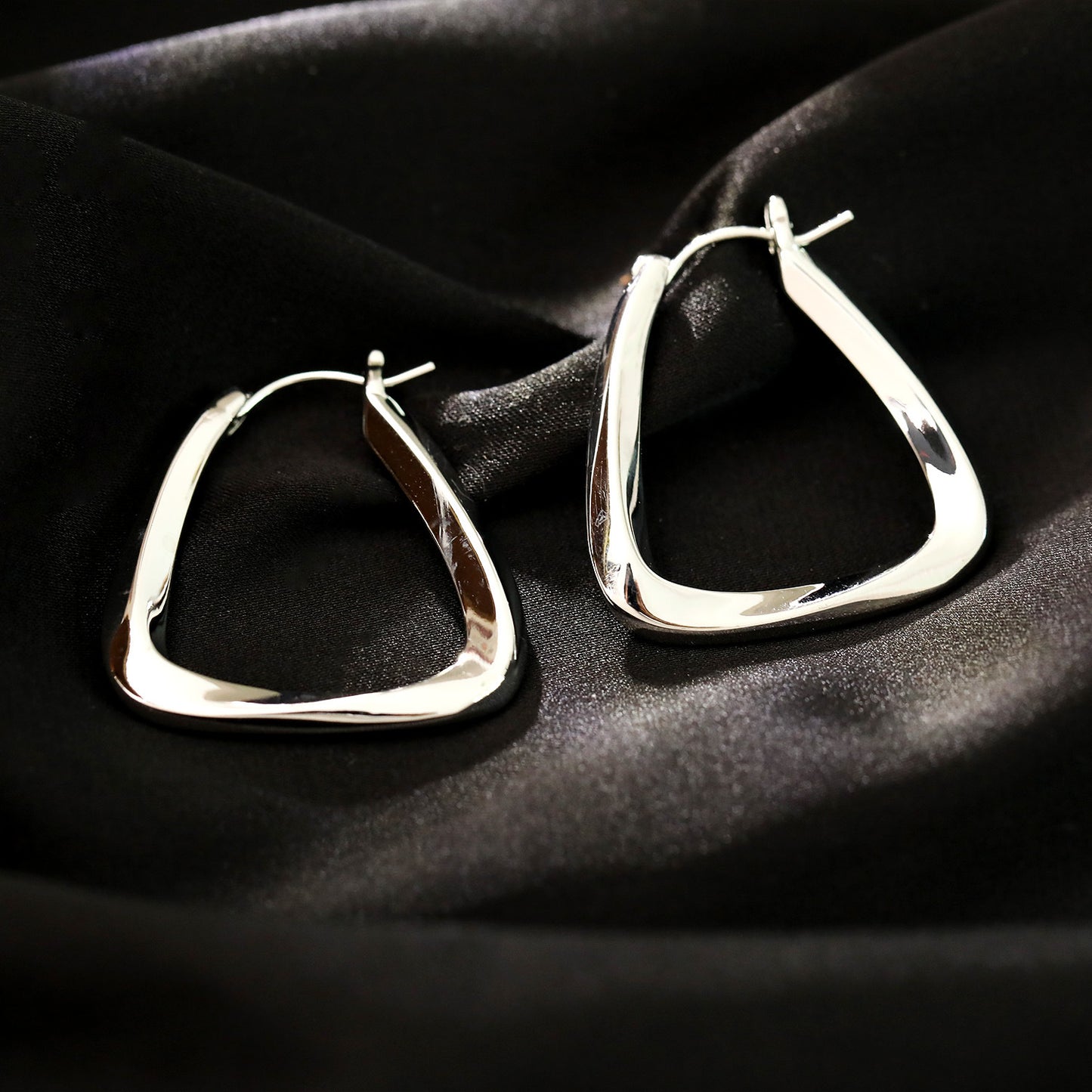 Square Twisted Clip Everyday Joker Commuter Metal Eardrops Minimalist Light Ear Buckle