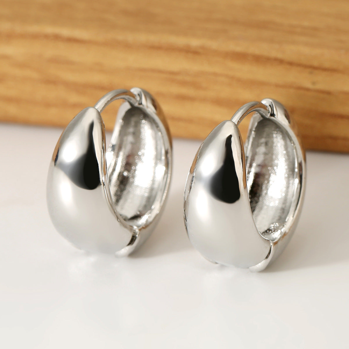Fashion Clips Niche Shaped High-grade Light Ear Buckle