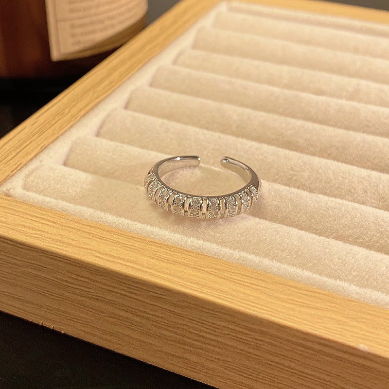 Women's Retro Brushed Fine Wide Light Luxury Rings