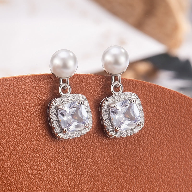 Zircon Pearl Female Graceful Light Luxury Stud Earrings