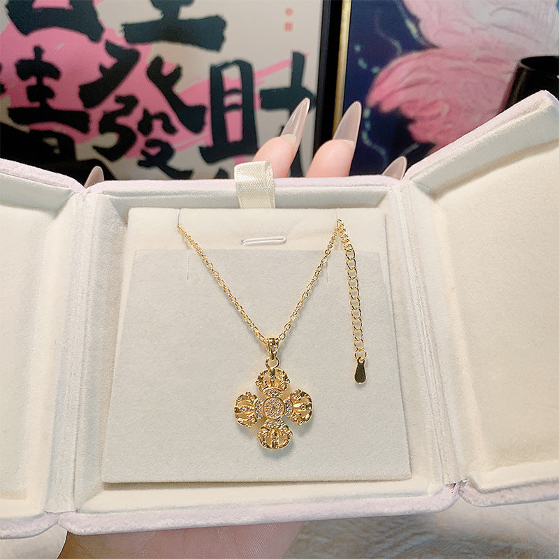 Gold-plated Retro Diamonds High-grade Shining Light Necklaces