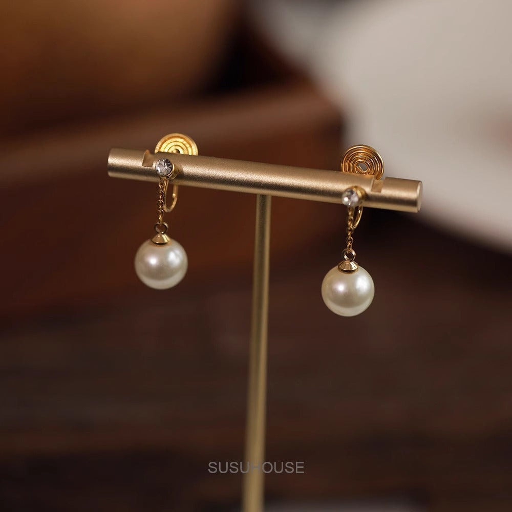 Women's Coil Ear Clip Light Luxury Commuter Earrings