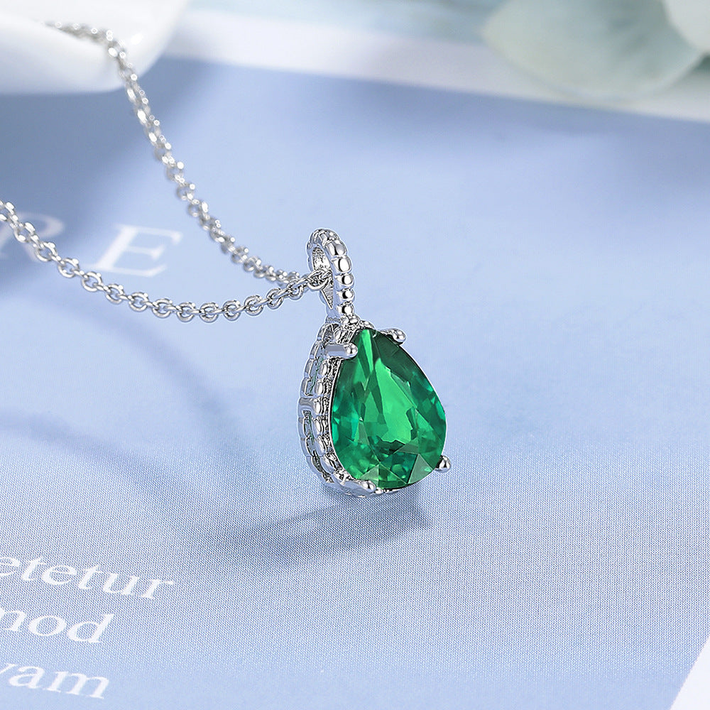 Classic Single Diamond Tear One Clavicle Chain Necklaces