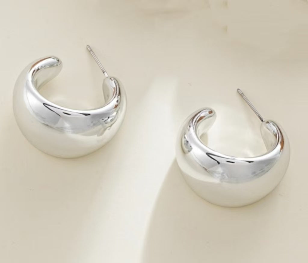 Exaggerated High-grade Texture Wide Surface Versatile Personality Design Earrings