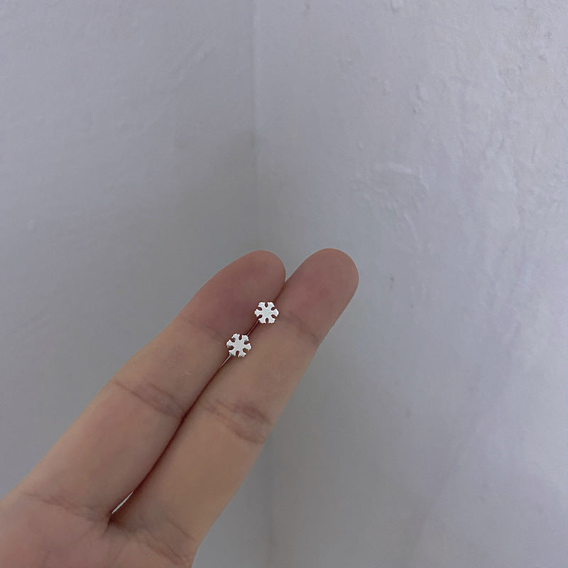 Women's Sense Week Suit Simple Small Exquisite Hollow Earrings
