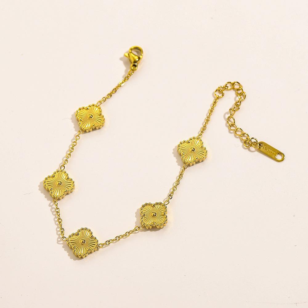 Women's Fashionable Elegant Four-leaf Flower Collarbone Set Necklaces