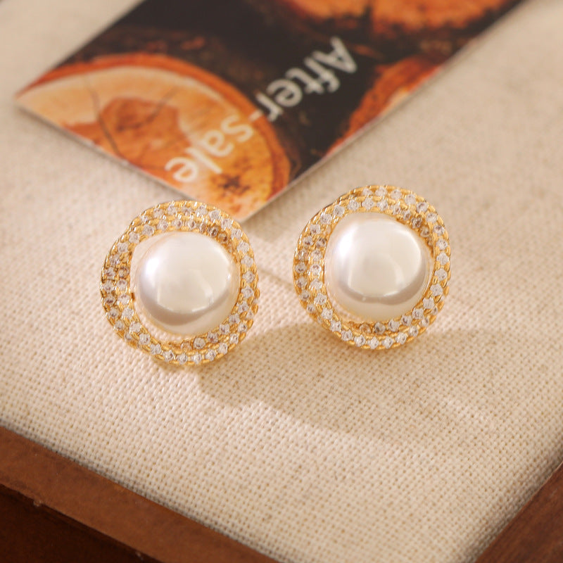 Women's French Style Vintage Pearl For Light Earrings