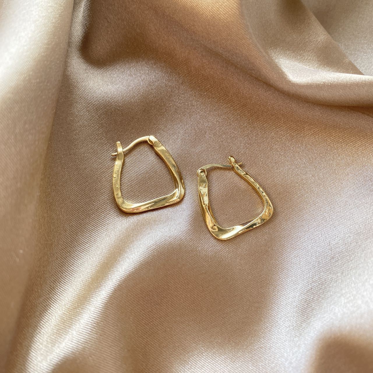 Women's Metal Simplicity Geometric Cold Style High-grade Light Luxury Earrings