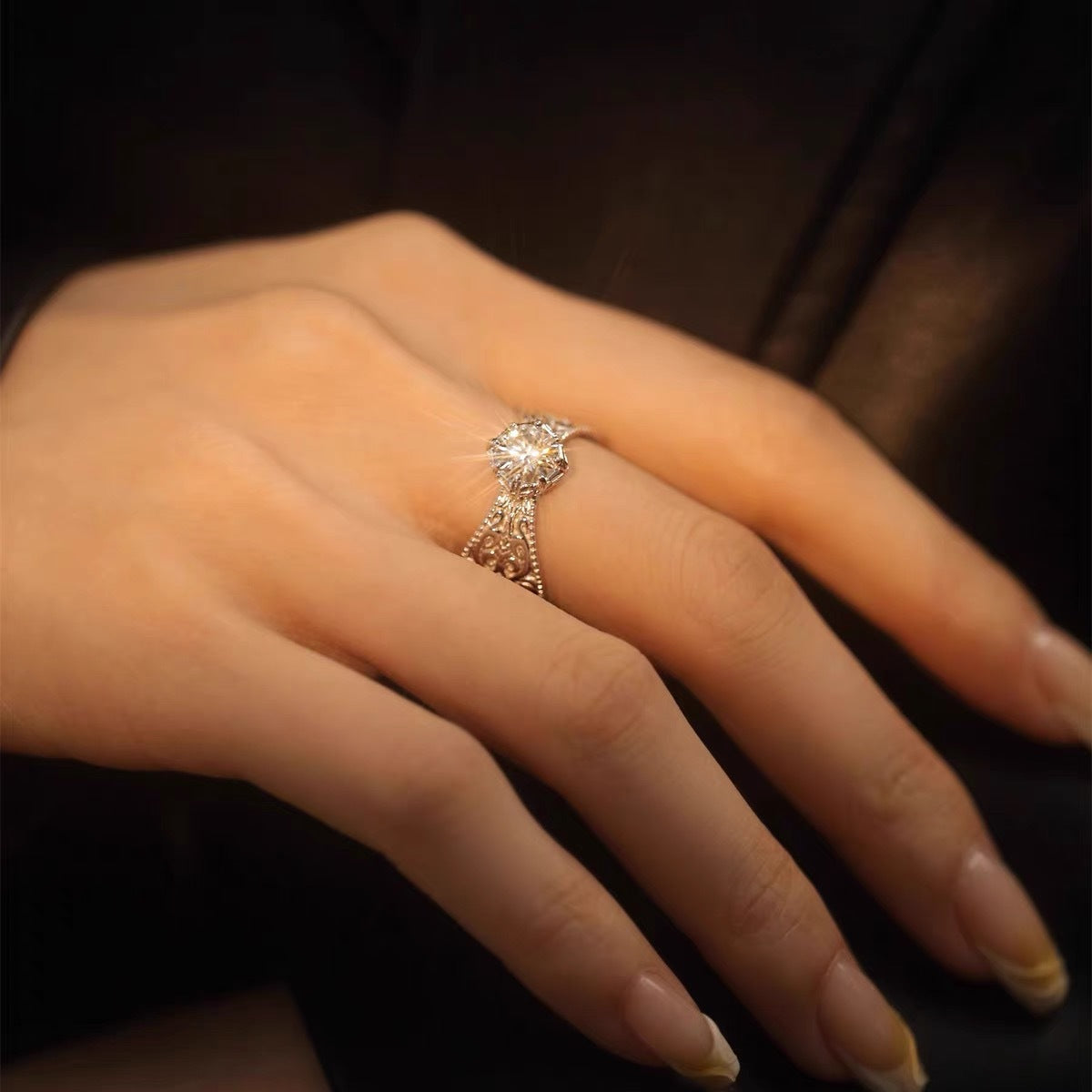 Women's Retro Distressed Niche High-grade Light Luxury Rings