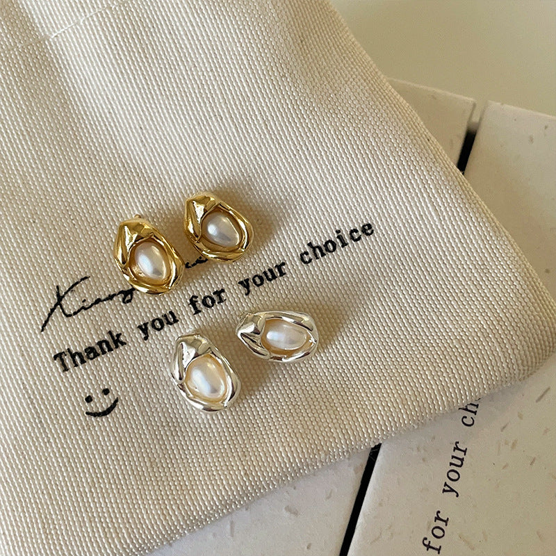 Women's Irregular Metal Pearl For Design Simple Personality Earrings