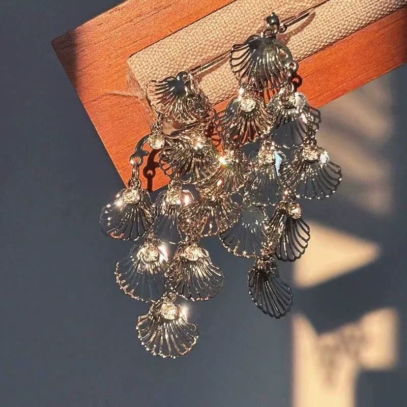 Women's Vacation Style Petal Fringed Retro Elegant Earrings