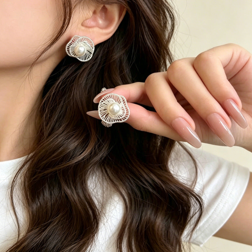 Women's Minority Design Fashionable Flower Light Luxury High-grade Temperament Earrings