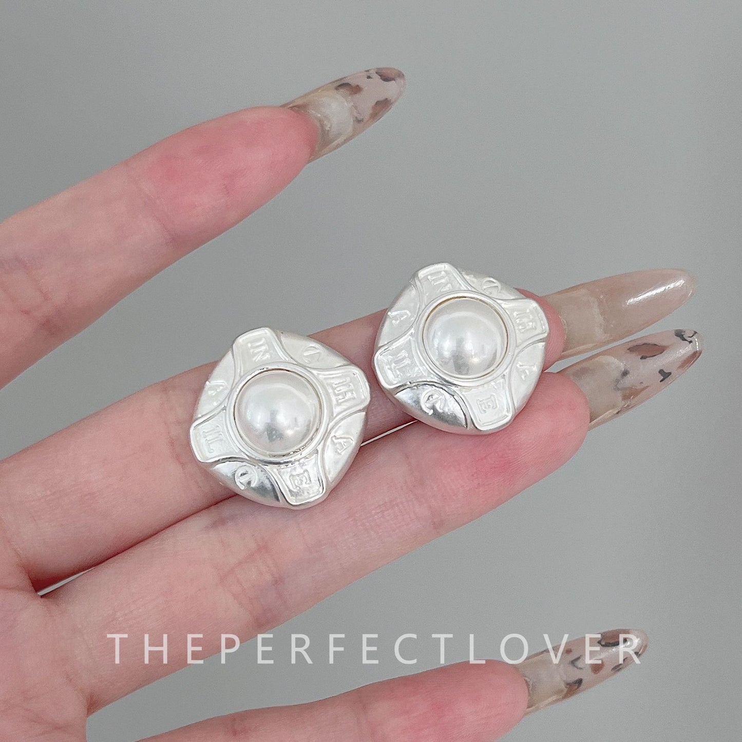 Embossed Design Pearl Light Luxury Minority High Sense Earrings