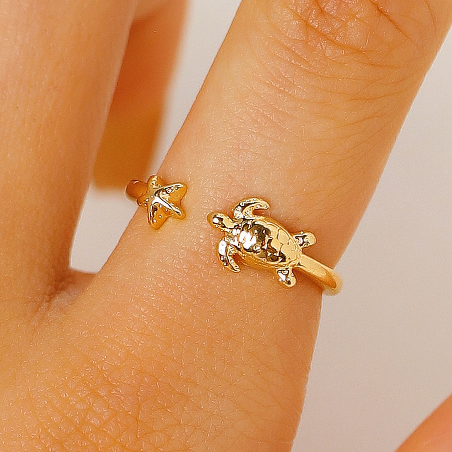 Turtle Starfish Open Female Creative Index Ring