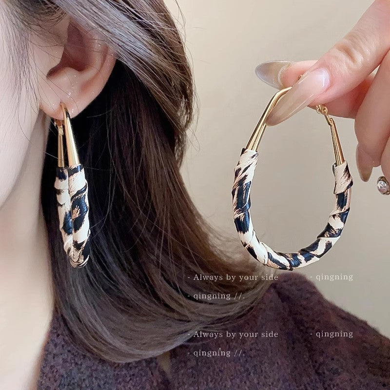 Women's Leather Winding Light Luxury High-grade High Profile Earrings