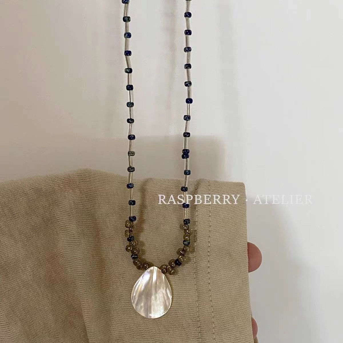 High-grade Contrast Color Beaded Niche Retro Textured Clavicle Necklaces