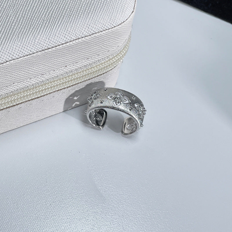 Exquisite Expensive Brushed Clover Female Cold Simple High Rings