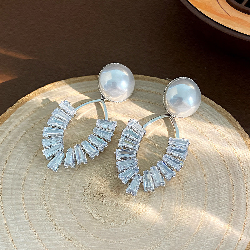 Women's Style Refined Simple High-grade Pearl Crystal Tassel Earrings