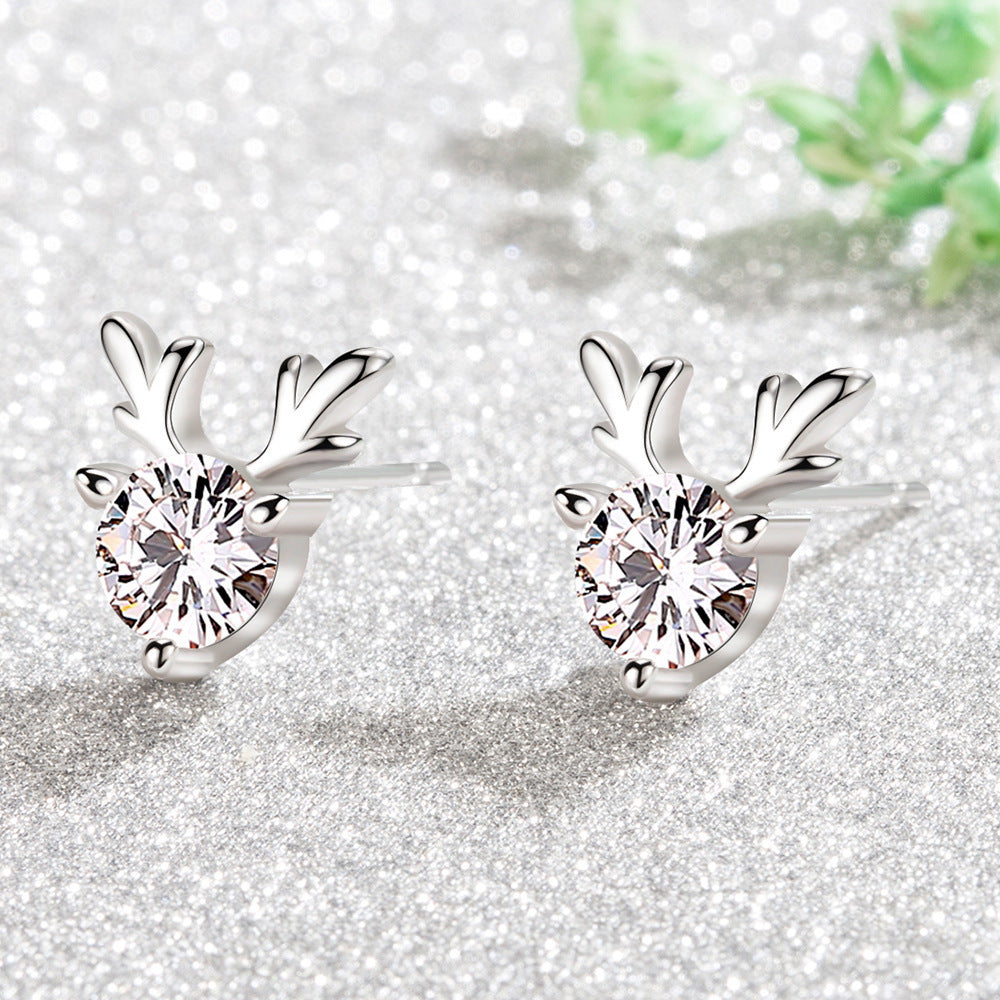 Live Simulation Moissanite Female With Hearts Sterling Stud Earrings