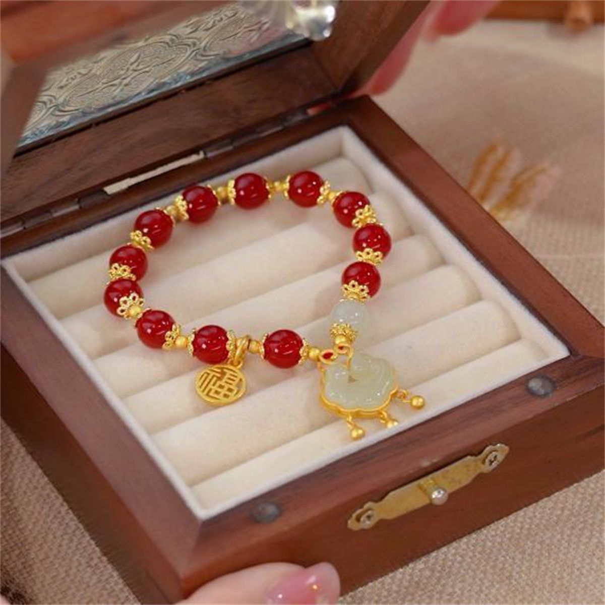 Women's Imitation Yu Elastic String Light Luxury High-grade Lotus Seedpod For Bracelet