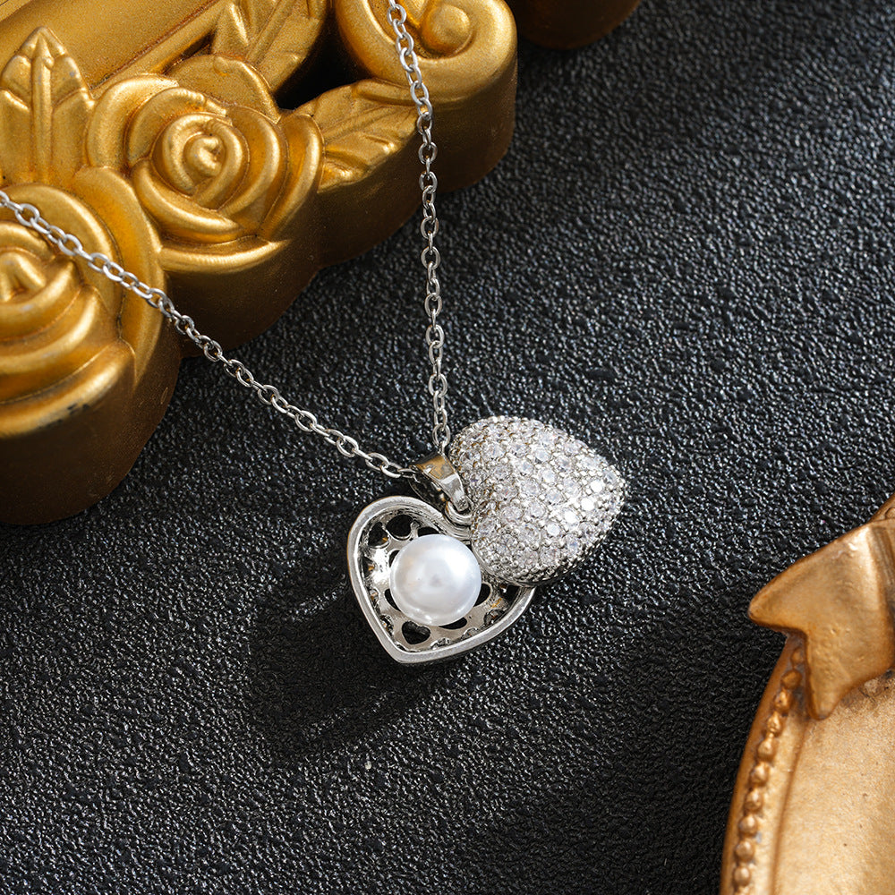 Women's Steel Light Luxury Temperament Gorgeous Peach Heart Pearl Shell Clavicle Necklace