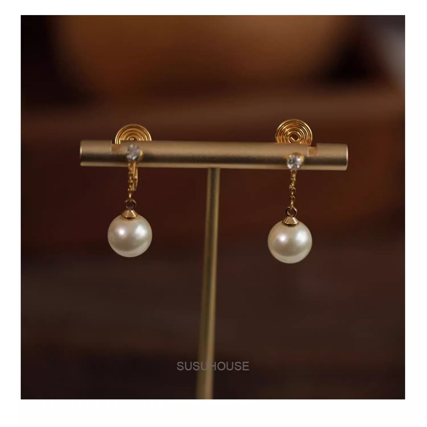 Women's Coil Ear Clip Light Luxury Commuter Earrings