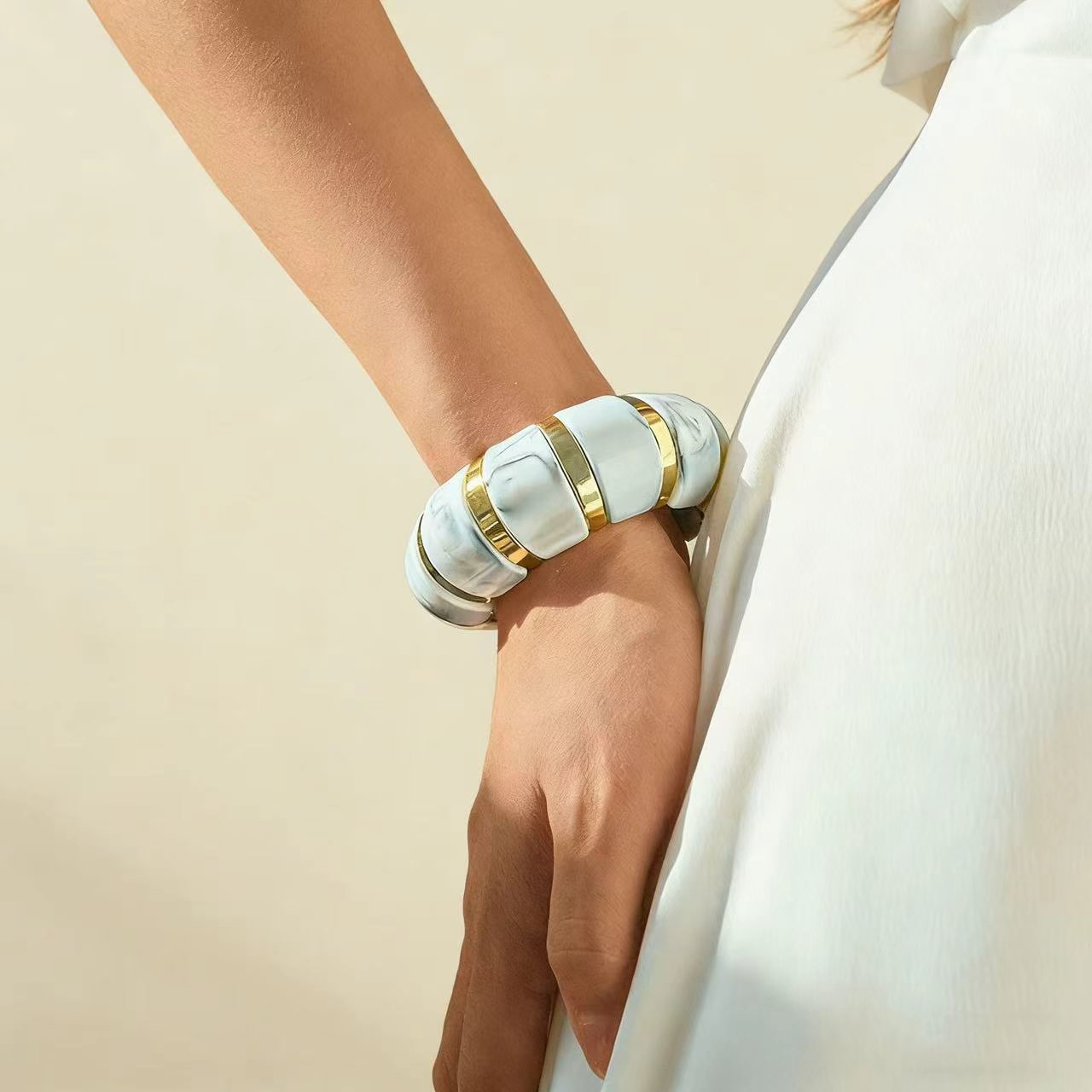 Women's Fashion Vintage Acrylic Elastic Elegant Bracelet