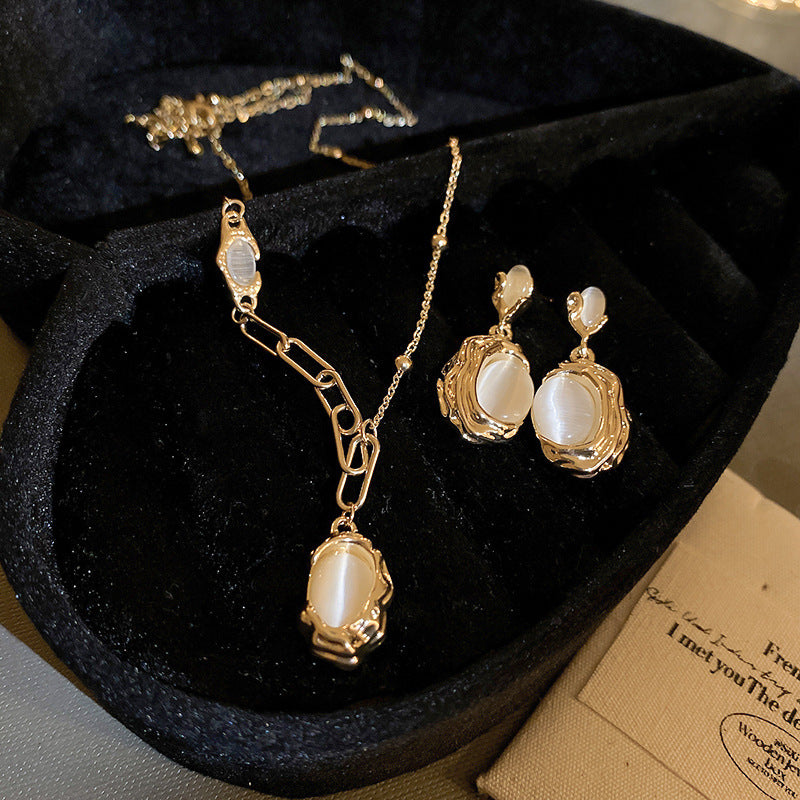 Women's Stitching Oval Light Luxury Elegance Simplicity Necklaces