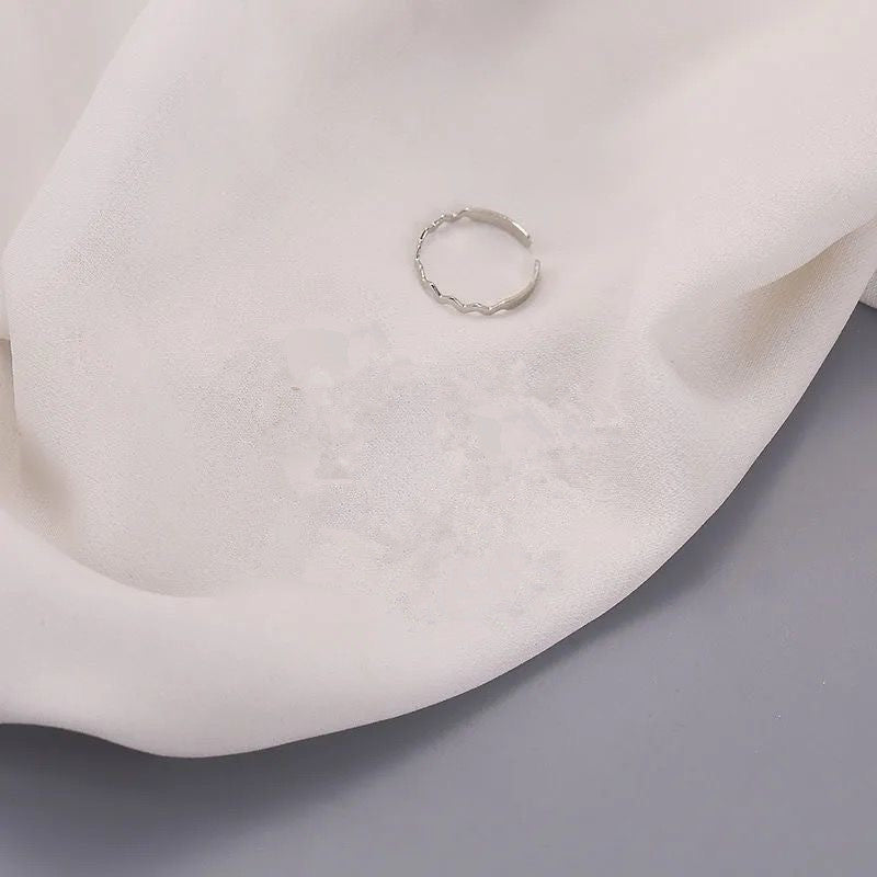 Women's Design Cold Style Index Finger Little Retro Distressed Roman Digital Ring