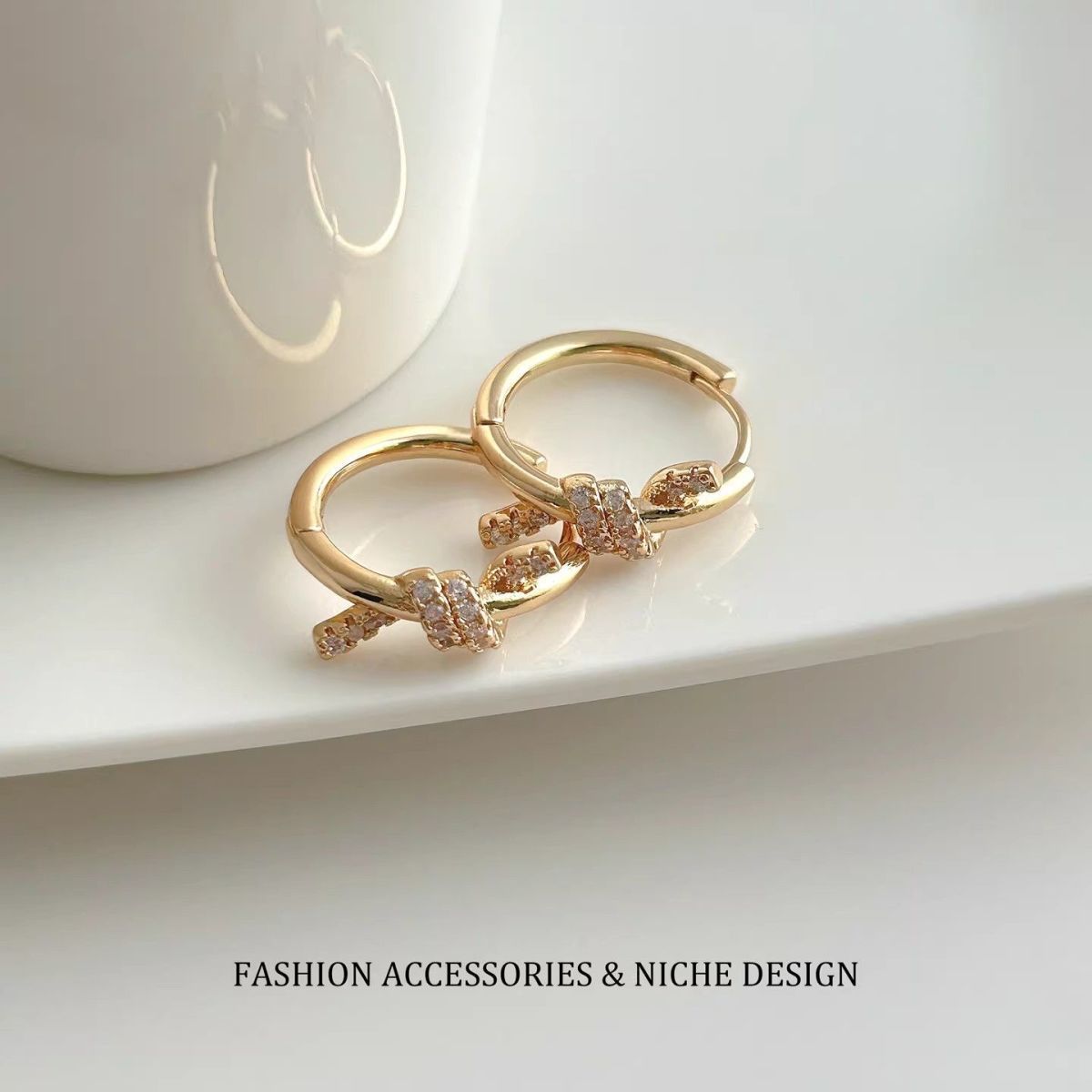 Women's & Men's Exquisite High-grade Clip Trendy Wild For Ear Buckle