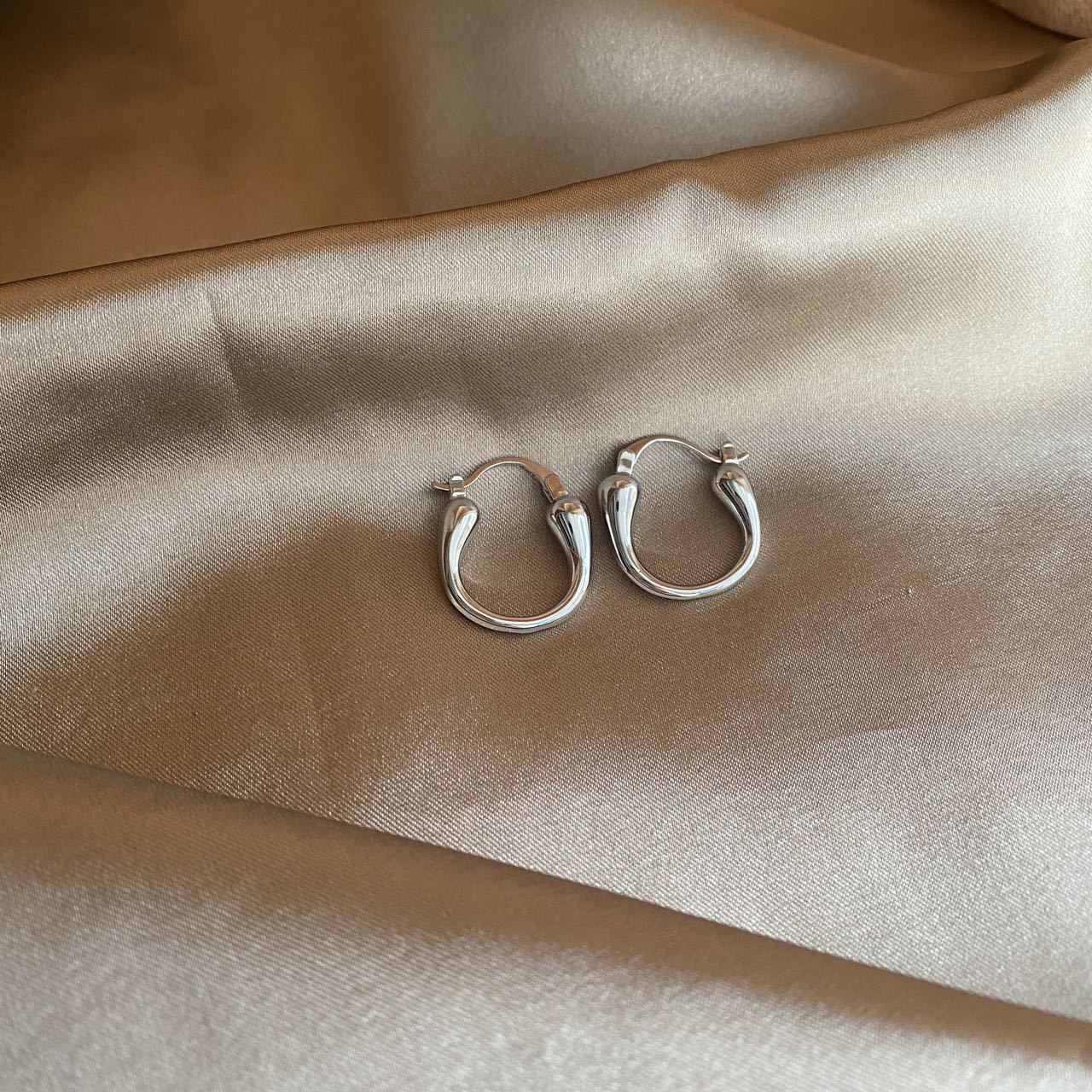 Women's Metal Simplicity Geometric Cold Style High-grade Light Luxury Earrings