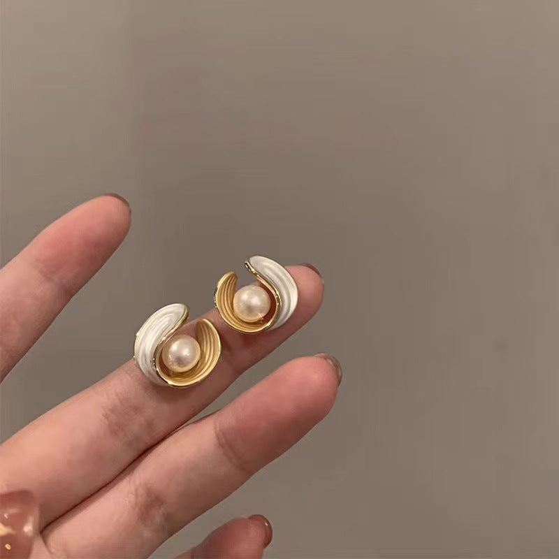 Women's Love Heart Fashionable Niche Design French Style Stud Earrings