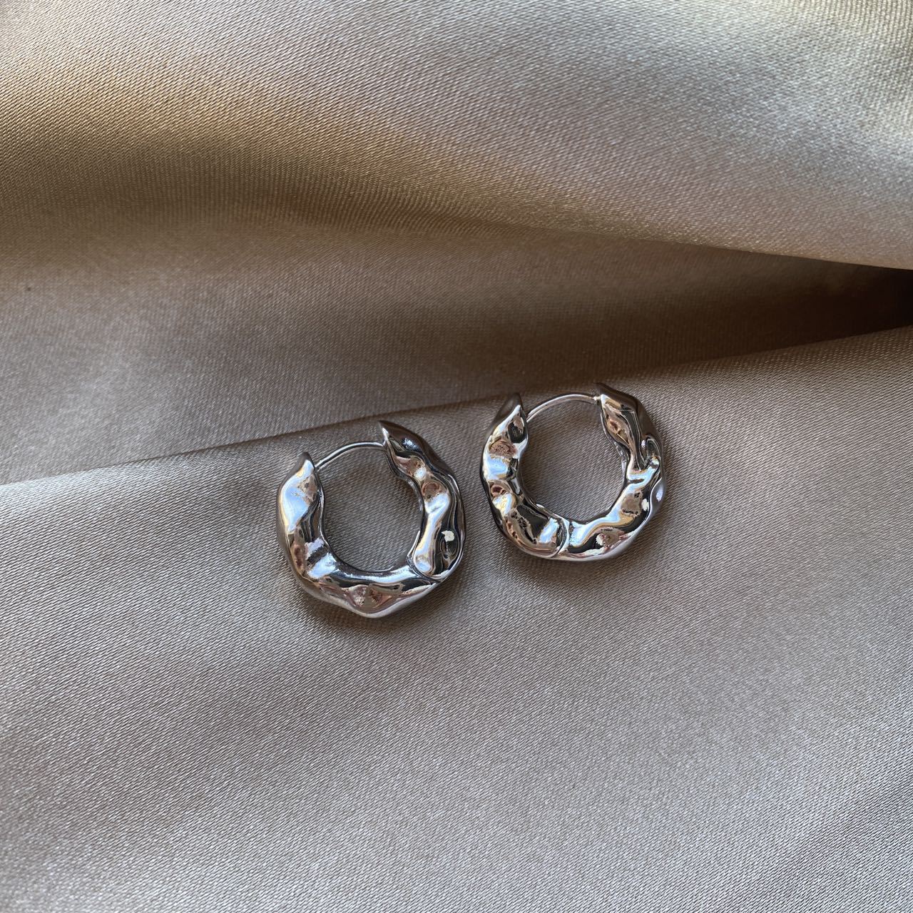 Women's Metal Simplicity Geometric Cold Style High-grade Light Luxury Earrings